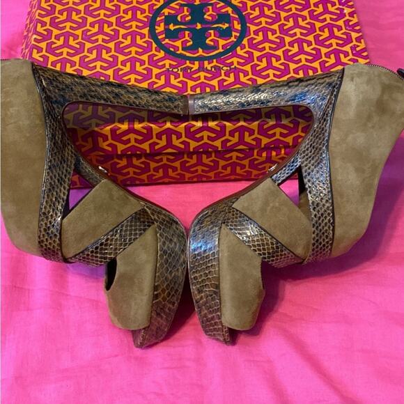 9 1/2 Tory Burch 5 inch heels - Picture 8 of 11